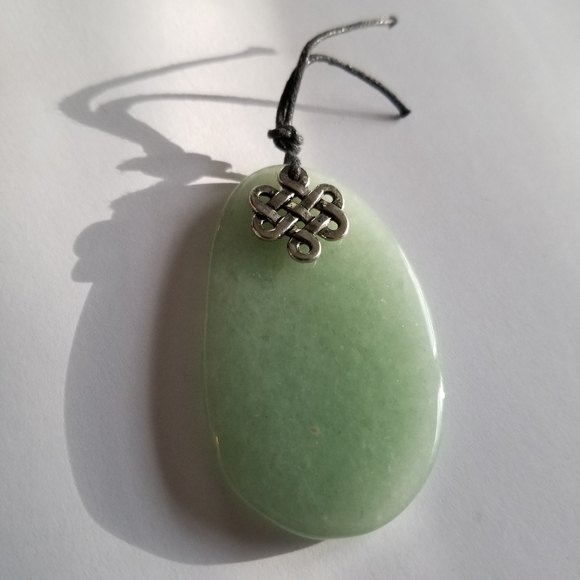 Green stone pendant Celtic knot charm silver tone - Picture 5 of 10
